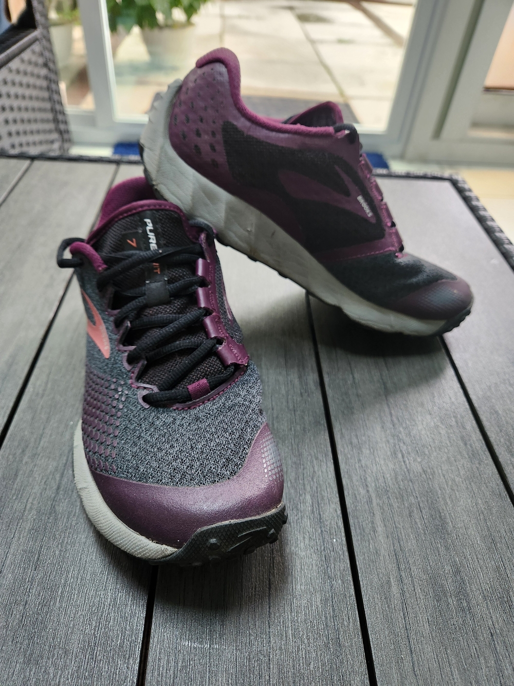 Brooks Pure Grit Magenta & Grey Size 8.5